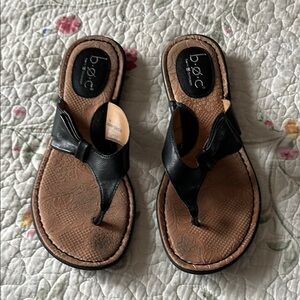 b.o.c. Black and Tan Thong Sandals Size 7